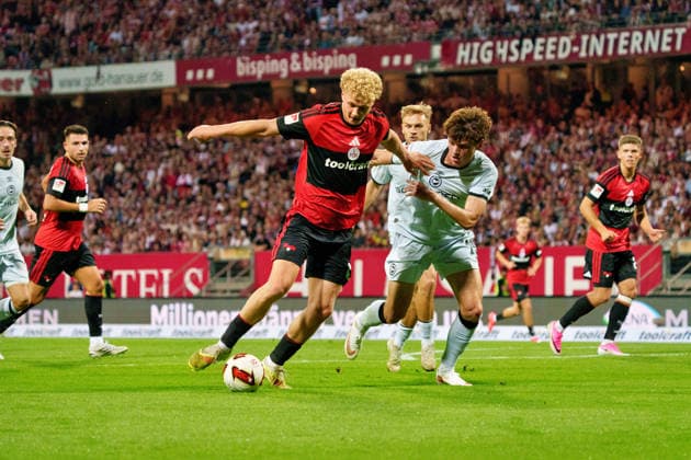 Tim Janisch (1. FC Nuernberg, 32) und Maximilian Grosser (Arminia Bielefeld, 19), GER, 1. FC Nuernberg vs. Arminia Bielefeld, Fussball, 2. Bundesliga, 3. Spieltag, Saison 2026 2027, 29.08.2026, DFL REGULATIONS PROHIBIT ANY USE OF PHOTOGRAPHS AS IMAGE SEQUENCES AND OR QUASI-VIDEO, GER, 1. FC Nuernberg vs. Arminia Bielefeld, Fussball, 2. Bundesliga, 3. Spieltag, Saison 2026 2027, 29.08.2026 Nuernberg *** Tim Janisch, 1. FC Nuremberg, 32, and Maximilian Grosser, Arminia Bielefeld, 19, GER, 1. FC Nuremberg vs. Arminia Bielefeld, soccer, 2. Bundesliga, Matchday 3, 2026–2027 season, August 29, 2026, DFL regulations prohibit any use of photographs as image sequences and or quasi-video, GER, 1. FC Nuremberg vs. Arminia Bielefeld, Soccer, 2. Bundesliga, Matchday 3, 2026–2027 Season, August 29, 2026, Nuremberg Copyright: xEibner-Pressefoto MaxxVogelx EP_MVL