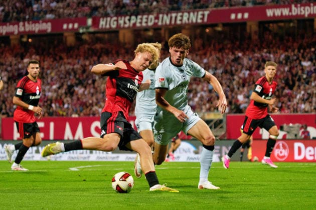 Tim Janisch (1. FC Nuernberg, 32) und Maximilian Grosser (Arminia Bielefeld, 19), GER, 1. FC Nuernberg vs. Arminia Bielefeld, Fussball, 2. Bundesliga, 3. Spieltag, Saison 2026 2027, 29.08.2026, DFL REGULATIONS PROHIBIT ANY USE OF PHOTOGRAPHS AS IMAGE SEQUENCES AND OR QUASI-VIDEO, GER, 1. FC Nuernberg vs. Arminia Bielefeld, Fussball, 2. Bundesliga, 3. Spieltag, Saison 2026 2027, 29.08.2026 Nuernberg *** Tim Janisch, 1. FC Nuremberg, 32, and Maximilian Grosser, Arminia Bielefeld, 19, GER, 1. FC Nuremberg vs. Arminia Bielefeld, soccer, 2. Bundesliga, Matchday 3, 2026–2027 season, August 29, 2026, DFL regulations prohibit any use of photographs as image sequences and or quasi-video, GER, 1. FC Nuremberg vs. Arminia Bielefeld, Soccer, 2. Bundesliga, Matchday 3, 2026–2027 Season, August 29, 2026, Nuremberg Copyright: xEibner-Pressefoto MaxxVogelx EP_MVL