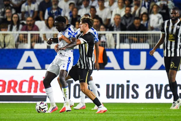 FOOTBALL : AJ Auxerre vs SCO Angers - Ligue 1 - JournÃ e 2 - 29 08 2026 Naouirou Ahamada (AJ Auxerre) Anthony Bermont (ANGERS SCO) AuxerreFrance  Copyright: xBaptistexAutissierx