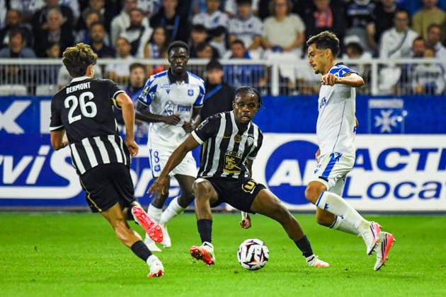 FOOTBALL : AJ Auxerre vs SCO Angers - Ligue 1 - JournÃ e 2 - 29 08 2026 Romain Faivre (AJ Auxerre) Joseph Kalulu (ANGERS SCO) AuxerreFrance  Copyright: xBaptistexAutissierx