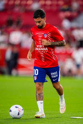 August 29, 2026, Sevilla, Sevilla, Spain: Alex Baena of Atletico de Madrid warms up during the Spanish league, LaLiga EA Sports, football match played between Sevilla FC and Atletico de Madrid at Ramon Sanchez-Pizjuan stadium on August 29, 2026, in Sevilla, Spain. Sevilla Spain - ZUMAa181 20260829_zaa_a181_146 Copyright: xJoaquinxCorcherox