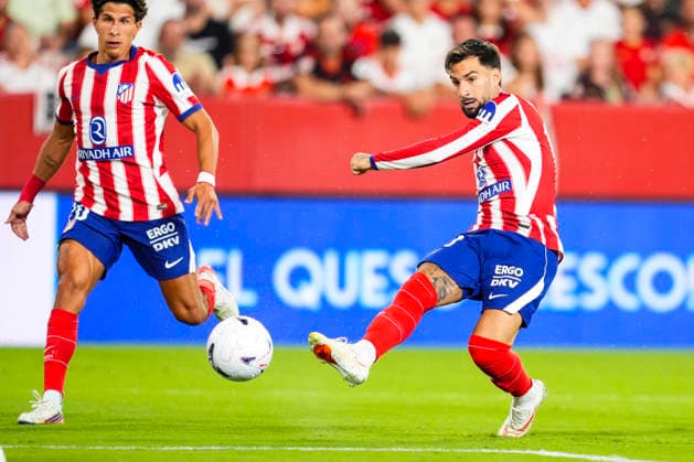 August 29, 2026, Sevilla, Sevilla, Spain: Alex Baena of Atletico de Madrid shoots for goal during the Spanish league, LaLiga EA Sports, football match played between Sevilla FC and Atletico de Madrid at Ramon Sanchez-Pizjuan stadium on August 29, 2026, in Sevilla, Spain. Sevilla FC V Atletico De Madrid - LaLiga EA Sports  - ZUMAa181 20260829_zaa_a181_159 Copyright: xJoaquinxCorcherox