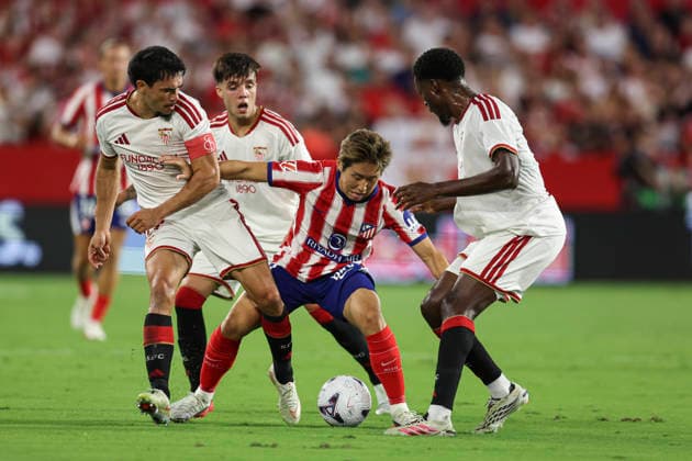 ESP: Sevilla FC - Atletico de Madrid. La Liga EA Sports. Matchday 3 Lee Kang-In of Atletico de Madrid and Lucien Agoume, Julio Diaz and Gabriel Suazo of Sevilla FC during the La Liga EA Sports match between Sevilla FC and Atletico de Madrid played at Ramon Sanchez Pizjuan Stadium on August 29, 2026 in Sevilla, Spain. kpng Copyright: xAntonioxPozox xPRESSINPHOTOx AP_2627_SEV_ATM_028