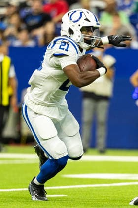 Aug 29, 2026; Indianapolis, Indiana, USA; Indianapolis Colts running back DJ Giddens (21) runs with the ball during NFL, American Football Herren, USA preseason game action between the Indianapolis Colts and the Detroit Lions at Lucas Oil Stadium. Mandatory Credit: -Cal Media Indianapolis USA - ZUMAc04_ 20260829_zma_c04_009 Copyright: xJohnxMersitsx
