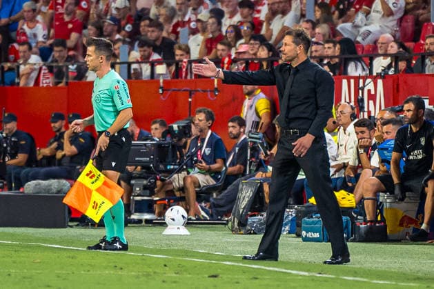 ESP LaLiga EA Sports Sevilla FC vs. Atlético de Madrid Diego Simeone, coach of Atlético de Madrid, during the LaLiga EA Sports match between Sevilla FC and Atlético de Madrid, played at the Ramón Sánchez Pizjuán Stadium in Seville on August 29, 2026, in Spain. Spanish Soccer Copyright: xAgenciaxLOFx