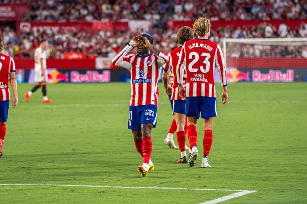 ESP LaLiga EA Sports Sevilla FC vs. Atlético de Madrid Ademola Lookman of Atlético de Madrid scores a goal and celebrates during the LaLiga EA Sports match between Sevilla FC and Atlético de Madrid, played at Ramón Sánchez Pizjuán Stadium in Seville on August 29, 2026, in Spain. Spain Soccer Copyright: xAgenciaxLOFx