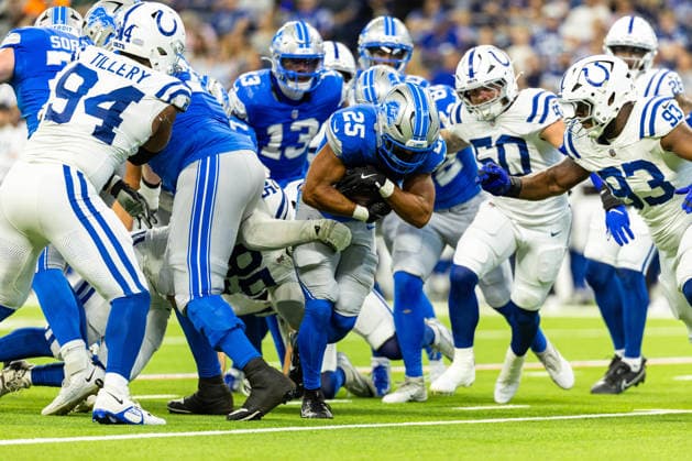 Aug 29, 2026; Indianapolis, Indiana, USA; Detroit Lions running back Jacob Saylors (25) runs with the ball during NFL, American Football Herren, USA preseason game action against the Indianapolis Colts at Lucas Oil Stadium. Mandatory Credit: -Cal Media NFL 2026: Lions Vs Colts AUG 29  - ZUMAc04_ 20260829_zma_c04_008 Copyright: xJohnxMersitsx