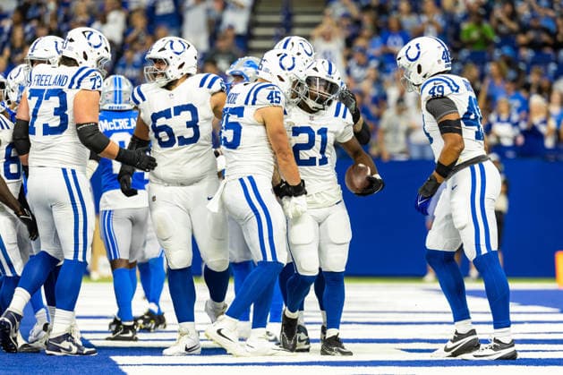 NFL, American Football Herren, USA 2026: Lions Vs Colts AUG 29 Aug 29, 2026; Indianapolis, Indiana, USA; Indianapolis Colts running back DJ Giddens (21) celebrates a touchdown with his teammates during NFL preseason game action against the Detroit Lions at Lucas Oil Stadium. Mandatory Credit: John Mersits-Cal Media (Credit Image: Â John Mersits Cal Sport Media) Indianapolis Indiana USA EDITORIAL USE ONLY Copyright: xx ZUMA-20260829_zma_c04_015.jpg JohnxMersitsx csmphotothree515223