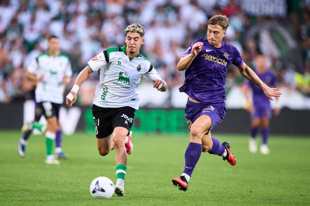 Real Racing Club de Santander v Elche CF - LaLiga EA Sports 2026 27 Yassir Zabiri of Real Racing Club duels for the ball with David Affengruber of Elche CF during the LaLiga EA Sports match between Real Racing Club and Elche CF at Campos de El Sardinero in Santander, Spain, on August 28, 2026. Santander Spain  Copyright: xCesarxOrtizxGonzalezx originalFilename:ortizgonzalez-realraci260828_npfhu.jpg