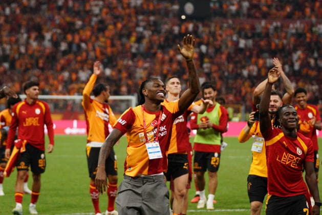 August 30, 2026, Sariyer, Istanbul, Turkey: Rafael Leao (C), a new signing for Galatasaray, greets fans after the Turkish Super League 2026 27 match between Galatasaray and Goztepe at the Ali Sami Yen Sports Complex RAMS Park Stadium in Istanbul, Turkey, on August 29, 2026. Turkish Super League 2026 27 - Galatasaray Vs Goztepe  - ZUMAu194 20260830_zip_u194_008 Copyright: xTolgaxUluturkx