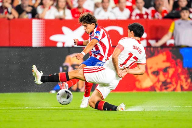 August 29, 2026, Sevilla, Sevilla, Spain: Giuliano Simeone of Atletico de Madrid and Gabriel Suazo of Sevilla FC in action during the Spanish league, LaLiga EA Sports, football match played between Sevilla FC and Atletico de Madrid at Ramon Sanchez-Pizjuan stadium on August 29, 2026, in Sevilla, Spain. Sevilla FC V Atletico De Madrid - LaLiga EA Sports  - ZUMAa181 20260829_zaa_a181_187 Copyright: xJoaquinxCorcherox