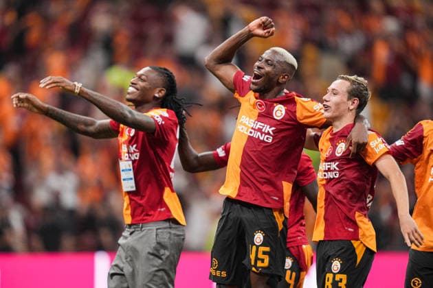 Galatasaray v Goztepe - Turkish Super Lig ISTANBUL, TURKIYE - AUGUST 29: Galatasaray s new signing Rafael Leao (L) celebrates with his new teammates after the Turkish Super Lig week 3 match between Galatasaray and Goztepe at RAMS Park in Istanbul, Turkiye on August 29, 2026. Cemal Yurttas Anadolu Istanbul Turkey. Editorial use only. Please get in touch for any other usage.  Copyright: x2026xAnadoluxCemalxYurttasx