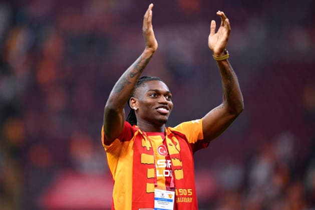 Galatasaray v Goztepe - Turkish Super Lig ISTANBUL, TURKIYE - AUGUST 29: Galatasaray s new signing Rafael Leao greets the fans after the Turkish Super Lig week 3 match between Galatasaray and Goztepe at RAMS Park in Istanbul, Turkiye on August 29, 2026. Arif Hudaverdi Yaman Anadolu Istanbul Turkey. Editorial use only. Please get in touch for any other usage.  Copyright: x2026xAnadoluxArifxHudaverdixYamanx