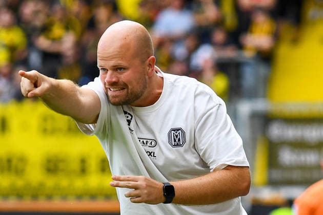 Lucas Beniermann, coach of SV Meppen, gives instructions, gesticulates with his arms, 29 Aug 2026, Aachen, Germany, soccer, 3rd League, TSV Alemannia Aachen vs. SV Meppen, soccer, 3rd Division, TSV Alemannia Aachen vs. SV Meppen, DFB and DFL regulations prohibit any use of photographs as image sequences and or quasi-video xmhx