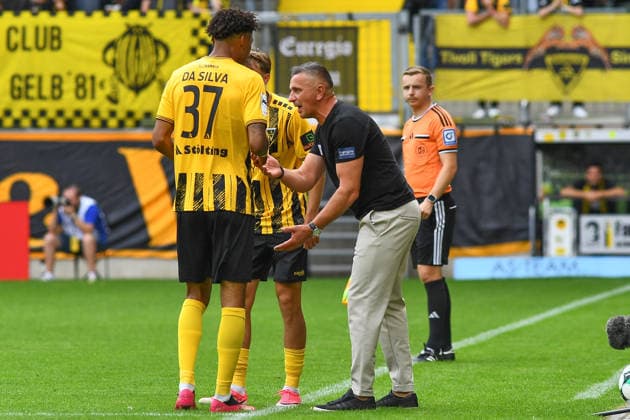 From left: Joel da Silva Kiala of Alemannia Aachen, 37; Mersad Selimbegovic, head coach of Alemannia Aachen, in conversation; action; game scene; August 29, 2026; Aachen, Germany; soccer; 3rd League; TSV Alemannia Aachen vs. SV Meppen, soccer, 3rd Division, TSV Alemannia Aachen vs. SV Meppen, DFB and DFL regulations prohibit any use of photographs as image sequences and or quasi-video xmhx