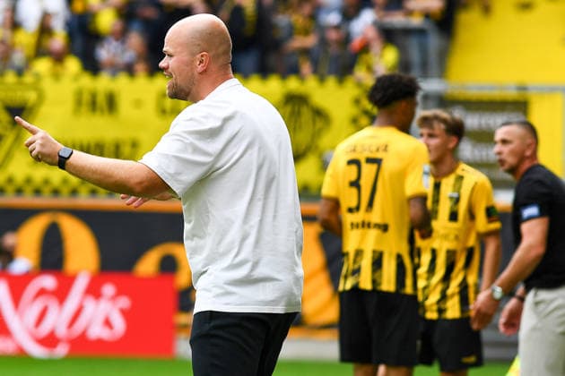 From left: Lucas Beniermann, coach of SV Meppen, gives instructions, gesticulates with his arms, August 29, 2026, Aachen, Germany, soccer, 3. Liga, TSV Alemannia Aachen vs. SV Meppen, soccer, 3. Liga, TSV Alemannia Aachen vs. SV Meppen, DFB and DFL regulations prohibit any use of photographs as image sequences and or quasi-video xmhx
