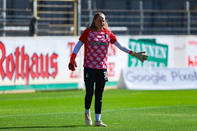 29. August 2026, Fussball, Google Pixel Frauen-Bundesliga, SC Freiburg - 1. FC Union Berlin Anna Reimann (38, SC Freiburg) beim Aufwärmen Photo: Urs Ottiger *** August 29, 2026, Soccer, Google Pixel Women s Bundesliga, SC Freiburg 1 FC Union Berlin, Anna Reimann 38, SC Freiburg warming up. Photo by Urs Ottiger