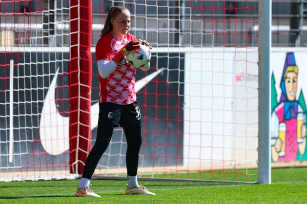29. August 2026, Fussball, Google Pixel Frauen-Bundesliga, SC Freiburg - 1. FC Union Berlin Anna Reimann (38, SC Freiburg) beim Aufwärmen Photo: Urs Ottiger *** August 29, 2026, Soccer, Google Pixel Women s Bundesliga, SC Freiburg 1, FC Union Berlin, Anna Reimann 38, SC Freiburg warming up. Photo by Urs Ottiger