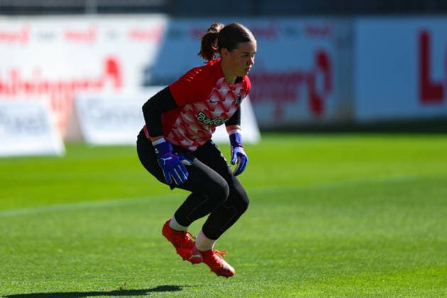 29. August 2026, Fussball, Google Pixel Frauen-Bundesliga, SC Freiburg - 1. FC Union Berlin Lorena Barth (33, SC Freiburg) beim Aufwärmen Photo: Urs Ottiger *** August 29, 2026, Soccer, Google Pixel Women s Bundesliga, SC Freiburg 1, FC Union Berlin, Lorena Barth 33, SC Freiburg warming up. Photo by Urs Ottiger