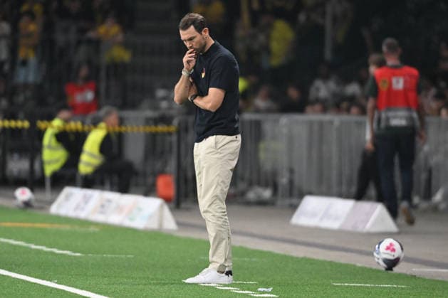 BERN, SWITZERLAND, AUGUST 29: Coach Stephan Lichtsteiner of Basel in action during the Swiss Super League match between BSC Young Boys and FC Basel 1893 at Wankdorf Stadium on August 29, 2026, in Bern, Switzerland. Bern, Wankdorf Stadium, Bern, Switzerland Copyright: xJustPictures.ch ManuelxWinterbergerx jp-en-EuSpIm-MWI_2850