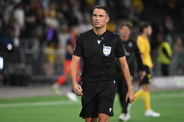 BERN, SWITZERLAND, AUGUST 29 Referee Sandro Schärer in action during the Swiss Super League match between BSC Young Boys and FC Basel 1893 at Wankdorf Stadium on August 29, 2026, in Bern, Switzerland Bern Wankdorf Stadium Bern Switzerland Copyright: xJustPictures.ch ManuelxWinterbergerx jp-en-EuSpIm-MWI_2965