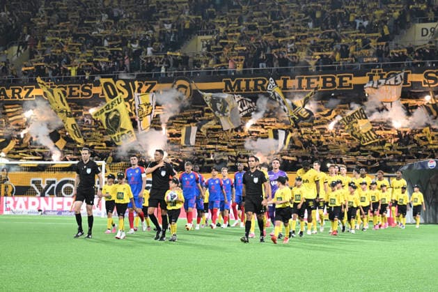 BERN, SWITZERLAND, AUGUST 29 Both teams take the field before the game during the Swiss Super League match between BSC Young Boys and FC Basel 1893 at Wankdorf Stadium on August 29, 2026, in Bern, Switzerland. Bern, Wankdorf Stadium, Bern, Switzerland Copyright: xJustPictures.ch ManuelxWinterbergerx jp-en-EuSpIm-MWI_2556