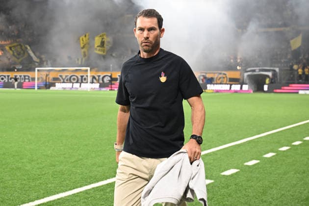 BERN, SWITZERLAND, AUGUST 29: Coach Stephan Lichtsteiner of Basel before the game during the Swiss Super League match between BSC Young Boys and FC Basel 1893 at Wankdorf Stadium on August 29, 2026, in Bern, Switzerland. Bern, Wankdorf Stadium, Bern, Switzerland Copyright: xJustPictures.ch ManuelxWinterbergerx jp-en-EuSpIm-MWI_2581