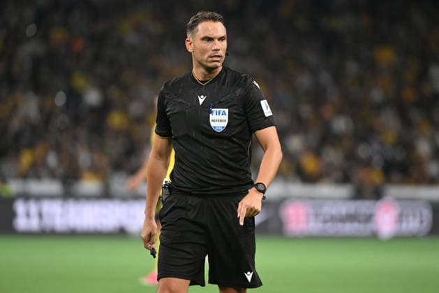 BERN, SWITZERLAND, AUGUST 29 Referee Sandro Schärer in action during the Swiss Super League match between BSC Young Boys and FC Basel 1893 at Wankdorf Stadium on August 29, 2026, in Bern, Switzerland Bern Wankdorf Stadium Bern Switzerland Copyright: xJustPictures.ch ManuelxWinterbergerx jp-en-EuSpIm-MWI_2751