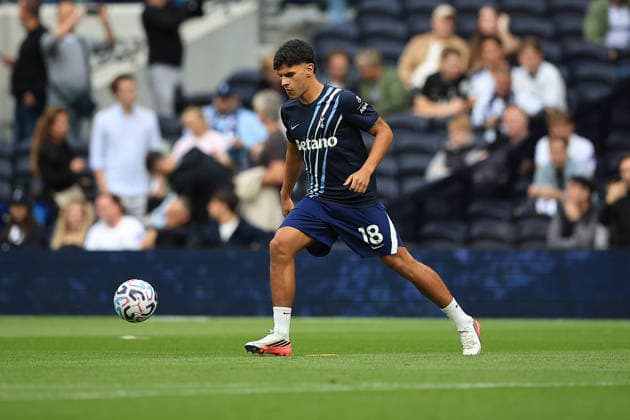 Tottenham Hotspur v Newcastle United, Premier League Tottenham Hotspur Midfielder Mateus Fernandes (18) warms up before kick-off during the Premier League match between Tottenham Hotspur and Newcastle United at Tottenham Hotspur Stadium, London, UK on 29 August 2026. London Tottenham Hotspur Stadium London UK Editorial use only DataCo restrictions apply See www.football-dataco.com , Copyright: xChrisxFoxwellx PSI-24771-0195