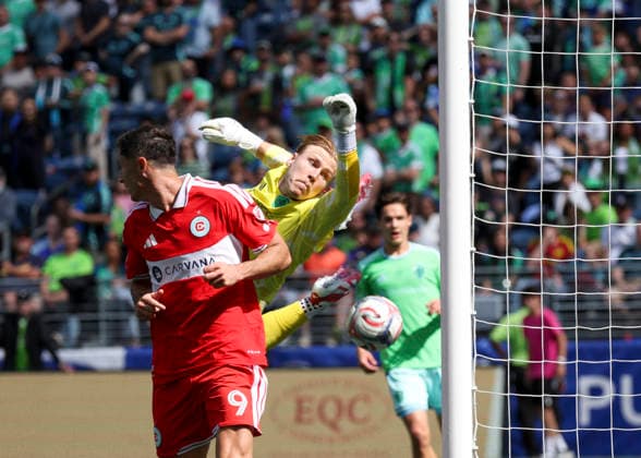 SEATTLE, WA - AUGUST 29: Seattle Sounders FC goalkeeper Andrew Thomas (26) watches the ball go away from the goal zone in the first half during the MLS, Fussball Herren, USA match between Chicago Fire FC and Seattle Sounders FC on August 29, 2026 at Lumen Field in Seattle, Washington. (Photo by Leslie Plaza Johnson Icon Sportswire) SOCCER: AUG 29 MLS Seattle Sounders FC vs Chicago Fire FC EDITORIAL USE ONLY Icon260829010