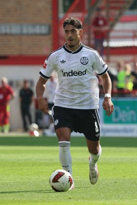 BERLIN, DEUTSCHLAND - AUGUST 29: Fares Chaibi (Eintracht Frankfurt, 8), controls the ball, during the match in the German Bundesliga: Union Berlin - Eintracht Frankfurt at Stadion An der Alten Foersterei on matchday 32 on August 29, 2026 in Berlin, Deutschland. DFB regulations prohibit any use of photographs as image sequences and or quasi video. Berlin Deutschland Copyright: xO.Frankex