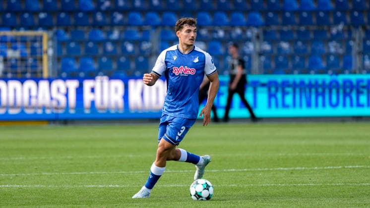 Sean Dulic TSG II, 3, on the ball, isolated figure, full-body shot, single frame, single photo, action, 08 29 2026, Sinsheim, Germany, soccer, 3rd Division, TSG 1899 Hoffenheim II vs. SSV Jahn Regensburg, DFB and DFL regulations prohibit any use of photographs as image sequences and or quasi-video xozx