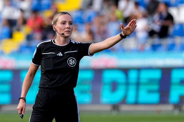 Fabienne Michel, referee, giving instructions, gesturing with her arms, single frame, single photo, action, August 29, 2026, Sinsheim, Germany, soccer, 3rd Division, TSG 1899 Hoffenheim II vs. SSV Jahn Regensburg, DFB and DFL regulations prohibit any use of photographs as image sequences and or quasi-video xozx