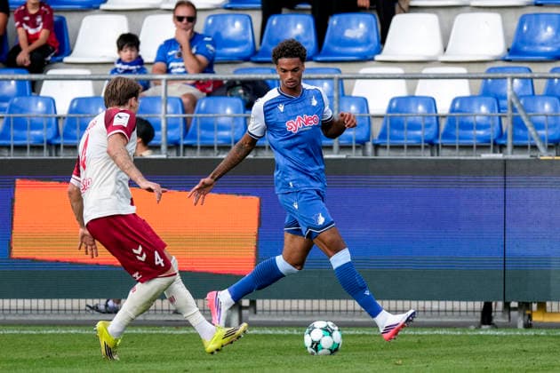 From left: Felix Strauss Strauß, Regensburg, 4; Jykese Fields, TSG II, 11; tackle, game scene, duel, tackle, tackling, dynamism, action, 08 29 2026, Sinsheim, Germany, soccer, 3rd Division, TSG 1899 Hoffenheim II vs. SSV Jahn Regensburg, DFB and DFL regulations prohibit any use of photographs as image sequences and or quasi-video xozx