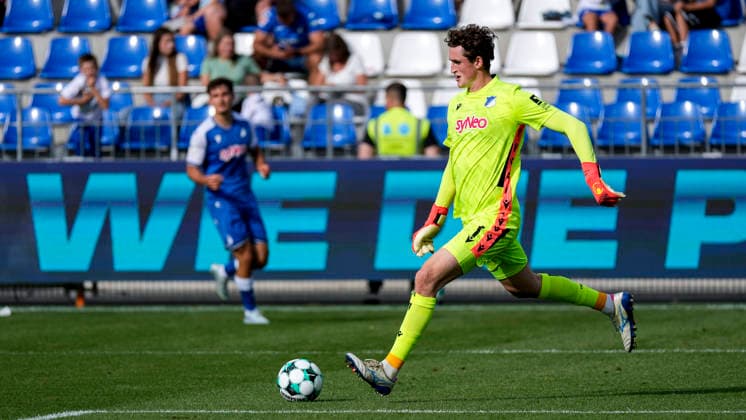 Lukas Petersson, goalkeeper, TSG II, 1, on the ball, free kick, full-body, single frame, single photo, action, 08 29 2026, Sinsheim, Germany, soccer, 3rd League, TSG 1899 Hoffenheim II vs. SSV Jahn Regensburg, DFB and DFL regulations prohibit any use of photographs as image sequences and or quasi-video xozx