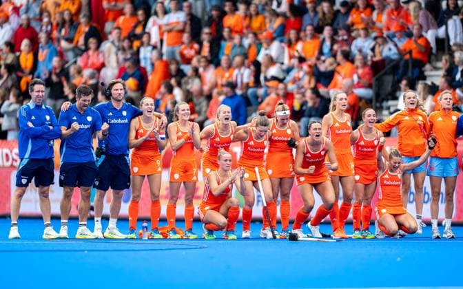 AMSTELVEEN, 29-08-2026, Wagener Stadion, FIH Hockey World Cup 2026 Women, 2026. Stijn Jolie, Robert Tigges, Renee van Laarhoven, Xan de Waard, Joosje Burg, Luna Fokke, Marleen Jochems, Pien Dicke, Rosa Fernig, Sanne Koolen, Lisa Post, Guusje Moes, Eline Jansen, Daantje de Kruijf during the game Netherlands - Argentina (women). Netherlands - Argentina (women)  x206222290x Copyright: