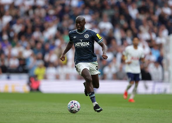 29th August 2026; Tottenham Hotspur Stadium, London, England; Premier League Football, Tottenham Hotspur versus Newcastle United; Yoane Wissa of Newcastle United on the ball JohnxPatrickxFletcher