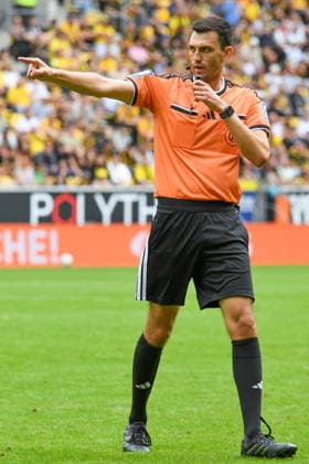 Referee Felix Grund gives instructions, gestures with his arms, 08 29 2026, Aachen, Germany, soccer, 3rd Division, TSV Alemannia Aachen vs. SV Meppen, soccer, 3rd Division, TSV Alemannia Aachen vs. SV Meppen, DFB and DFL regulations prohibit any use of photographs as image sequences and or quasi-video xmhx