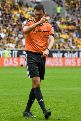 Referee Felix Grund gives instructions, gestures with his arms, 08 29 2026, Aachen, Germany, soccer, 3rd Division, TSV Alemannia Aachen vs. SV Meppen, soccer, 3rd Division, TSV Alemannia Aachen vs. SV Meppen, DFB and DFL regulations prohibit any use of photographs as image sequences and or quasi-video xmhx