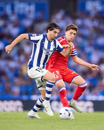 Real Sociedad v RCD Espanyol - LaLiga EA Sports Carlos Soler of Real Sociedad competes for the ball with Gabriel Moscardo of RCD Espanyol during the LaLiga EA Sports match between Real Sociedad and RCD Espanyol at Anoeta on August 29, 2026, in San Sebastian, Spain. San Sebastian Anoeta Basque Country Spain RL_RSOvRCDE_LALIGA_2K26_000090 Copyright: xRicardoxLarreinax