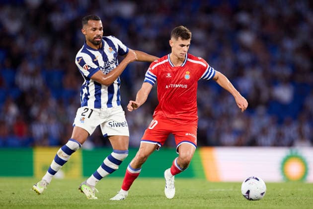 Real Sociedad v RCD Espanyol - LaLiga EA Sports Yangel Herrera of Real Sociedad competes for the ball with Gabriel Moscardo of RCD Espanyol during the LaLiga EA Sports match between Real Sociedad and RCD Espanyol at Anoeta on August 29, 2026, in San Sebastian, Spain. San Sebastian Anoeta Basque Country Spain RL_RSOvRCDE_LALIGA_2K26_000130 Copyright: xRicardoxLarreinax