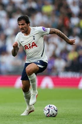 Sandro Tonali of Tottenham Hotspur runs with the ball Tottenham Hotspur v Newcastle United, Premier League, Football, Tottenham Hotspur Stadium, London, UK, 29 08 2026, England - 29 Aug 2026London Tottenham Hotspur Stadium England United Kingdom EDITORIAL USE ONLY No use with unauthorised audio, video, data, fixture lists, club league logos or live services. Online in-match use limited to 120 images, no video emulation. No use in betting, games or single club league player publications.  Copyright: xHanc WiredxPhotos Shutterstockx 17124807dq
