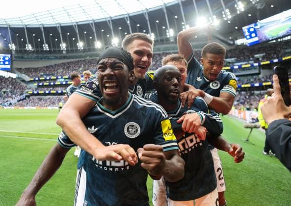 Yoane Wissa of Newcastle United celebrates scoring his team s second goal with teammates Tottenham Hotspur v Newcastle United, Premier League, Football, Tottenham Hotspur Stadium, London, UK, 29 08 2026, England - 29 Aug 2026London Tottenham Hotspur Stadium England United Kingdom EDITORIAL USE ONLY No use with unauthorised audio, video, data, fixture lists, club league logos or live services. Online in-match use limited to 120 images, no video emulation. No use in betting, games or single club league player publications.  Copyright: xHanc WiredxPhotos Shutterstockx 17124807ea