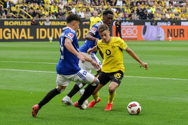 29.08.2026, xgrfx, Fussball 1.Bundesliga, Borussia Dortmund - Hamburger SV v.l. Nicolas Capaldo (Hamburger SV), Giannis Konstantelias (Borussia Dortmund) (DFL DFB REGULATIONS PROHIBIT ANY USE OF PHOTOGRAPHS as IMAGE SEQUENCES and or QUASI-VIDEO) Dortmund *** August 29, 2026, xgrfx, Soccer 1st Bundesliga, Borussia Dortmund vs. Hamburger SV, Nicolas Capaldo (Hamburger SV), Giannis Konstantelias (Borussia Dortmund). DFL and DFB regulations prohibit any use of photographs as image sequences and or quasi-video. Dortmund