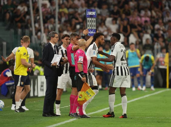 IPA87915340 - Lloyd Kelly of Juventus FC and Jhon Lucumi of Juventus FC during the 2026–27 Italian Serie A soccer match between Juventus FC and Parma Calcio on August 29, 2026, at Allianz Stadium in Turin, Italy. Photo by Nderim KACELI  Copyright: xNderimxKaceli IPAxSportx xx 87915340
