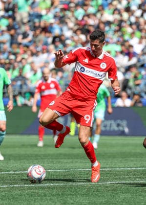 SEATTLE, WA - AUGUST 29: Chicago Fire FC forward Robert Lewandowski (9) in action in the first half during the MLS, Fussball Herren, USA match between Chicago Fire FC and Seattle Sounders FC on August 29, 2026 at Lumen Field in Seattle, Washington. (Photo by Leslie Plaza Johnson Icon Sportswire) SOCCER: AUG 29 MLS Seattle Sounders FC vs Chicago Fire FC EDITORIAL USE ONLY Icon260829013