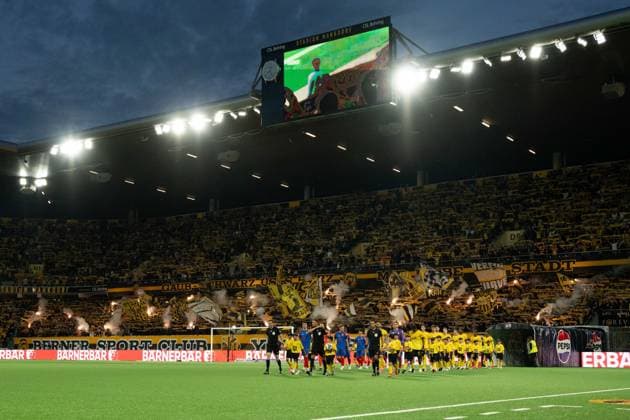 BERN, BERN - AUGUST 29: Supporters of BSC Young Boys light pyrotechnics as the players enter the pitch before the Brack Super League match between BSC Young Boys and FC Basel 1893 at Stadion Wankdorf on August 29, 2026 in Bern, Bern, Switzerland. Copyright: xLivioxBaeriswylx xSPPx Sportspressphoto_SPR219258