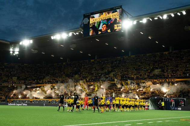 BERN, BERN - AUGUST 29: Supporters of BSC Young Boys light pyrotechnics as the players enter the pitch before the Brack Super League match between BSC Young Boys and FC Basel 1893 at Stadion Wankdorf on August 29, 2026 in Bern, Bern, Switzerland. Copyright: xLivioxBaeriswylx xSPPx Sportspressphoto_SPR219259