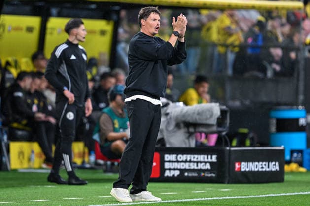 1. Bundesliga 26 27 - Borussia Dortmund - Hamburger SV am 29.08.2026 an der Bremer Brücke in Osnabrück Trainer Merlin Polzin (Hamburg) unzufrieden, enttäuscht, enttaeuscht, niedergeschlagen. *** 1 Bundesliga 26 27 Borussia Dortmund vs. Hamburger SV on August 29, 2026, at the Bremer Brücke in Osnabrück; Coach Merlin Polzin; Hamburg: dissatisfied, disappointed, disheartened, dejected MT