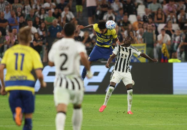 SOCCER - Serie A - Juventus FC vs. Parma Calcio Photo by IPA ABACAPRESS.COM87915346 - Mariano Troilo of Parma Calcio and Randal Kolo Muani of Juventus FC during the 2026–27 Italian Serie A soccer match between Juventus FC and Parma Calcio on August 29, 2026, at Allianz Stadium in Turin, Italy. Photo by Nderim KACELI Turin Italy  Copyright: xIPAxSport ABACAx